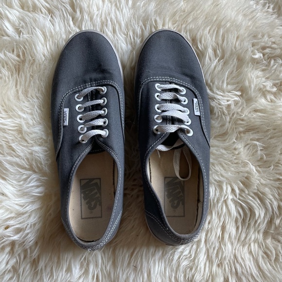 Vans Other - GUC Vans Off the Wall Lace Up Sneakers